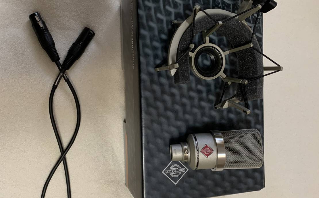 Neumann TLM 102, Accompanying Shock Mount and Mogami Silver Xlr Cable