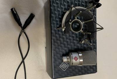 Neumann TLM 102, Accompanying Shock Mount and Mogami Silver Xlr Cable