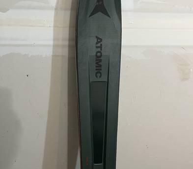 Atomic Vantage Skis and Look Pivot Bindings 189 cm