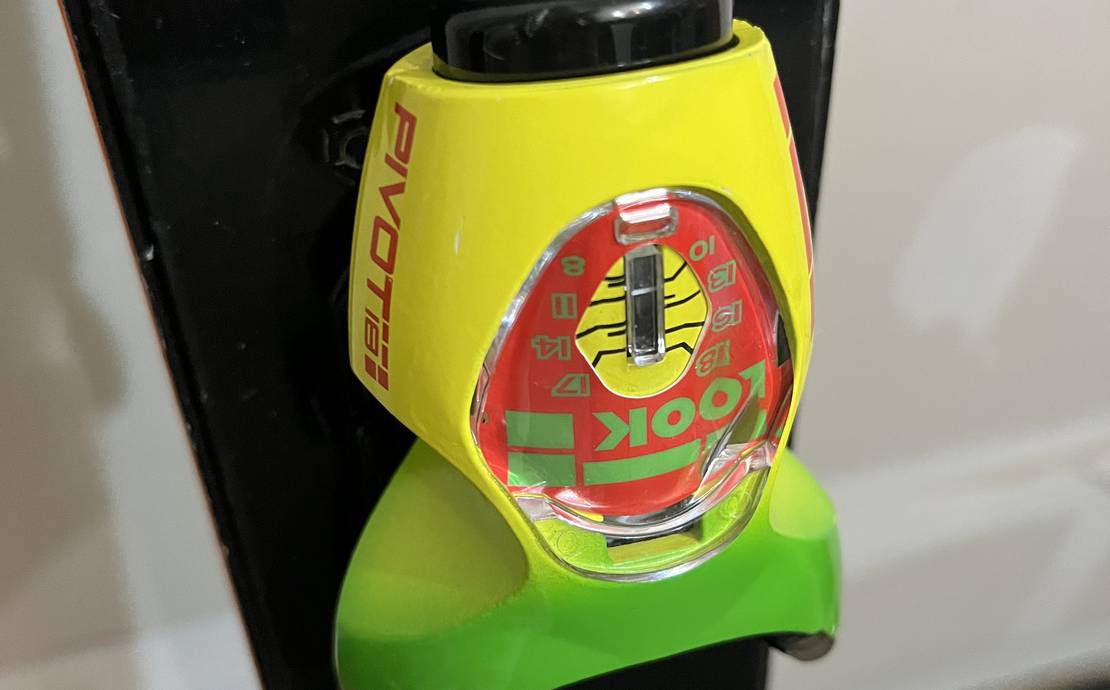 Atomic Vantage Skis and Look Pivot Bindings 189 cm