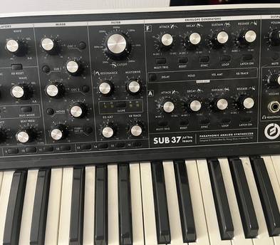 Moog Subsequent 37