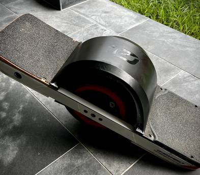 Onewheel XR - Reflective rails, Comfort footpad, Low Mileage + Accessories