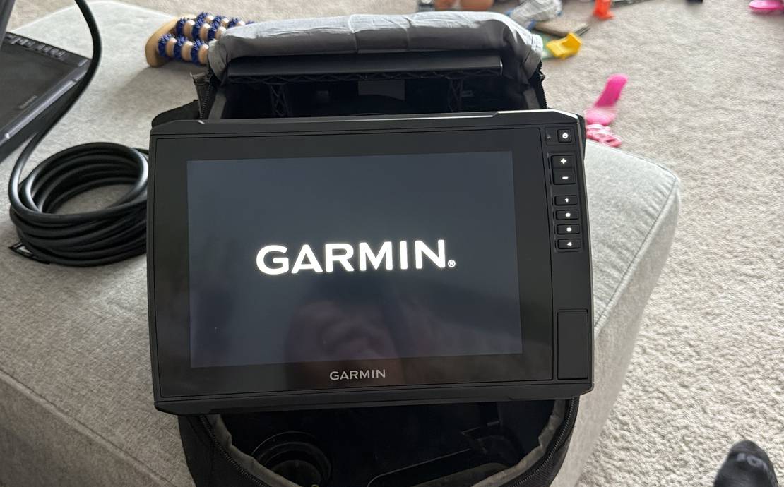 Garmin ECHOMAP Ultra 2 106sv with LVS34