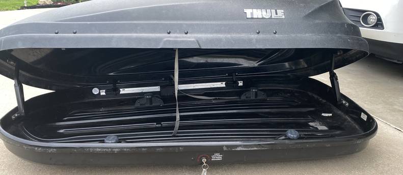 Roof box