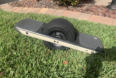 One wheel Pint. 6-8 miles range on pavement. Top speed 16mph