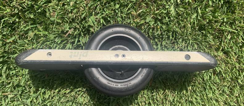 One wheel Pint. 6-8 miles range on pavement. Top speed 16mph