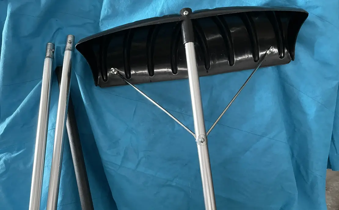 Snow Roof Rake with 20 foot aluminum pole