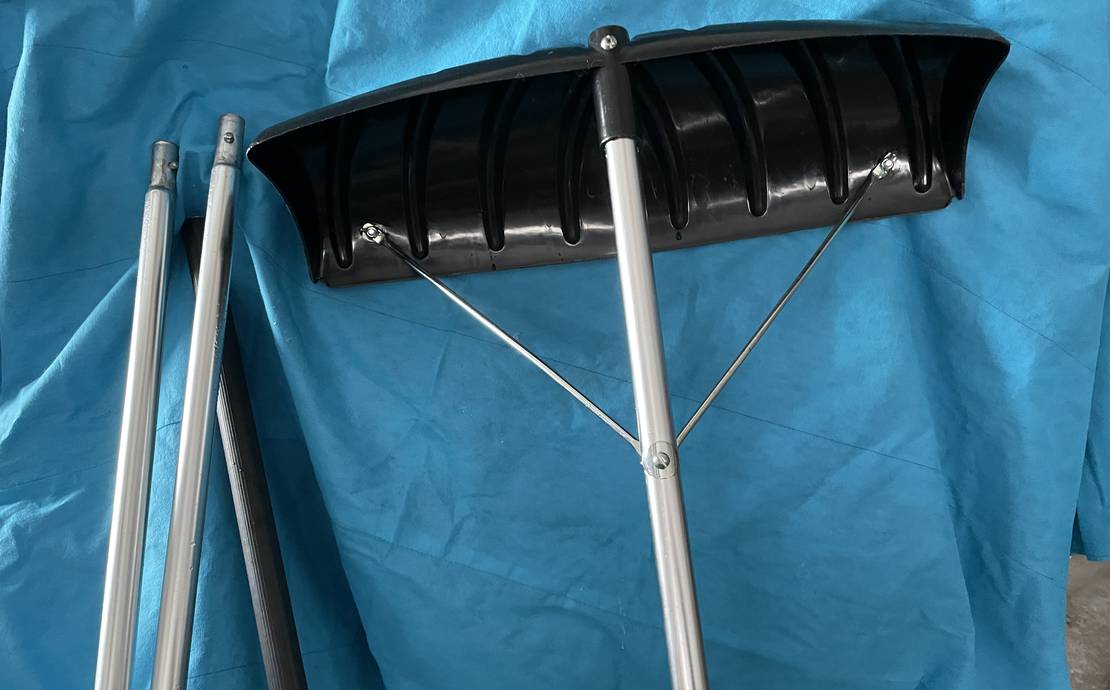 Snow Roof Rake with 20 foot aluminum pole