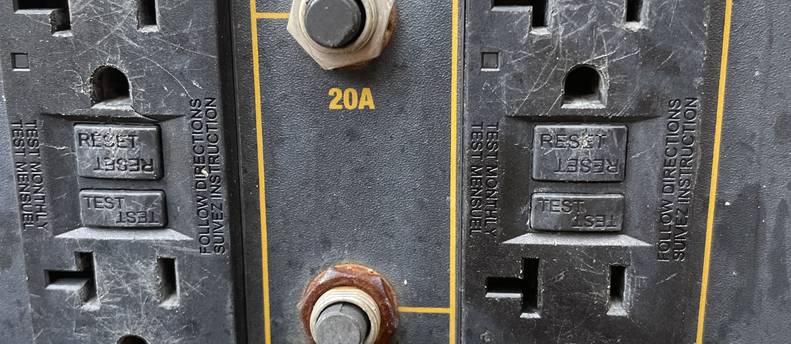6,500 watt DeWalt generator