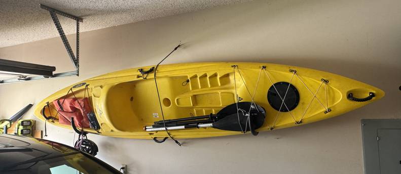 Sit on top kayak with paddle.