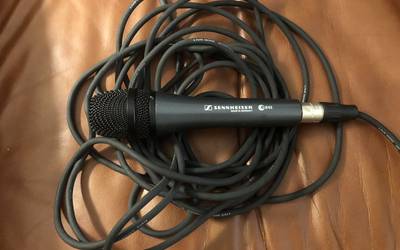 Sennheiser E845 microphone + 25 ft XLR cable