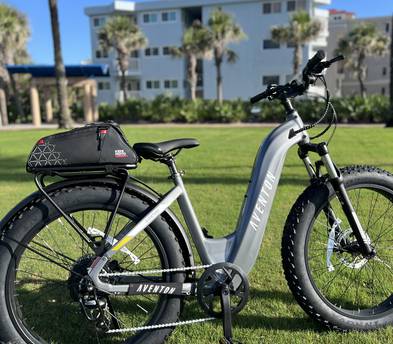 (1) "Aventure” Aventon fat-tire e-bike