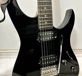 Yamaha electric guitar (standard 6 string)