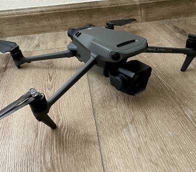 DJI Mavic 3 Pro Cine Premium Combo + landing pad