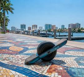 Onewheel Pint X w/helmet and wrist guards