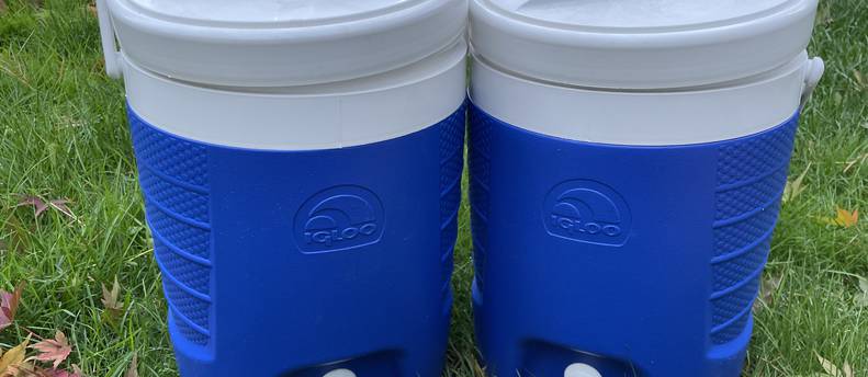 (2) Igloo 2 gallon coolers