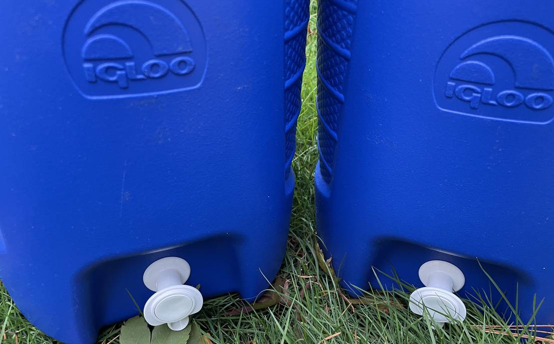 (2) Igloo 2 gallon coolers