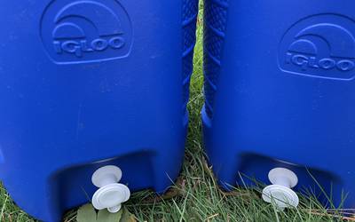 (2) Igloo 2 gallon coolers