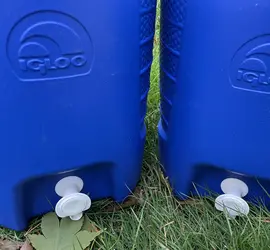 (2) Igloo 2 gallon coolers