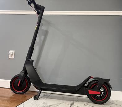 Heavy-Duty 500W Sport E-Scooter | 440lb Capacity | 19 MPH
