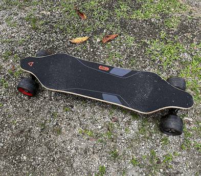 Meepo Shuffle V4s cords, and safety equipment included.