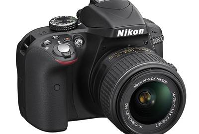 Nikon D3300 w/ Zoom Lens + Extra Batteries!