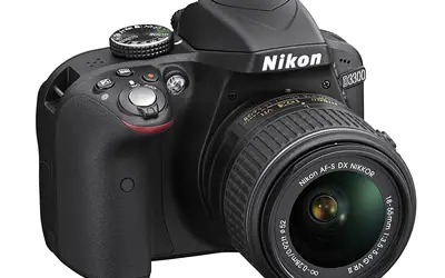 Nikon D3300 w/ Zoom Lens + Extra Batteries!
