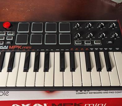 AKAI Pro MPK Mini MKII W/ Original Box - 25-Key Keyboard, 8 Backlit Performance Pads, 8-Assignable Q-Link Knobs & A 4-Way Thumbstick