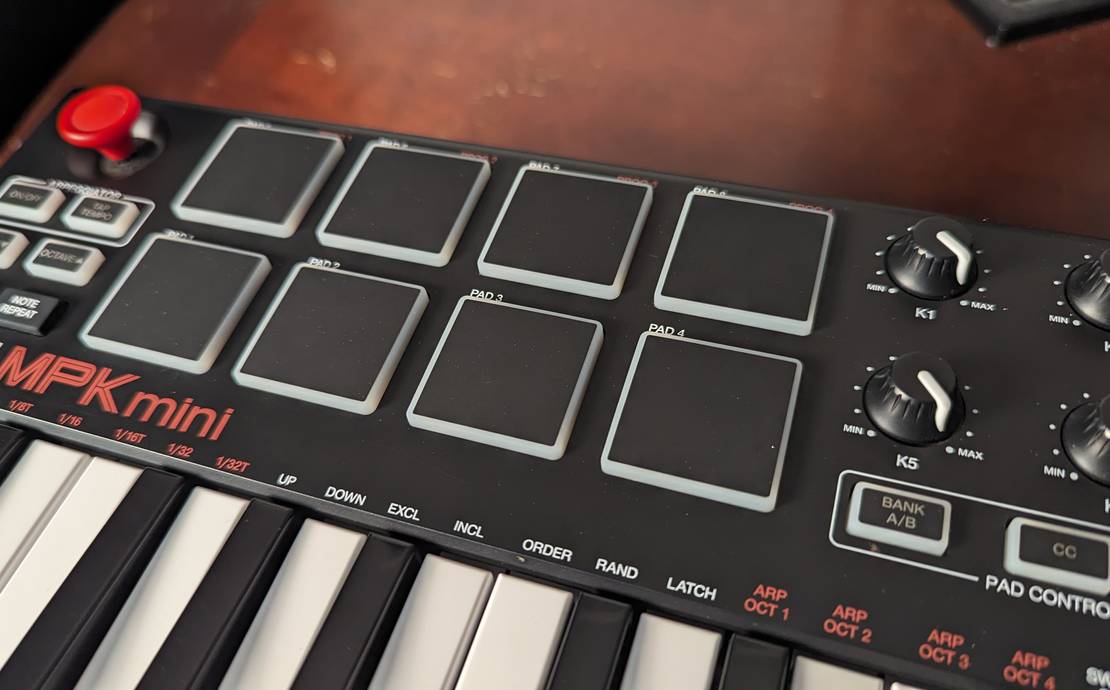 AKAI Pro MPK Mini MKII W/ Original Box - 25-Key Keyboard, 8 Backlit Performance Pads, 8-Assignable Q-Link Knobs & A 4-Way Thumbstick