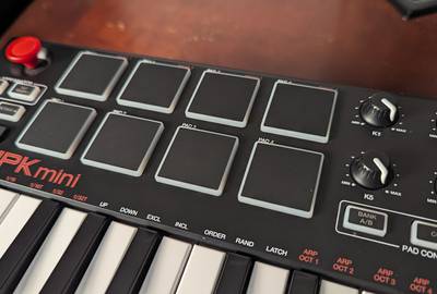 AKAI Pro MPK Mini MKII W/ Original Box - 25-Key Keyboard, 8 Backlit Performance Pads, 8-Assignable Q-Link Knobs & A 4-Way Thumbstick