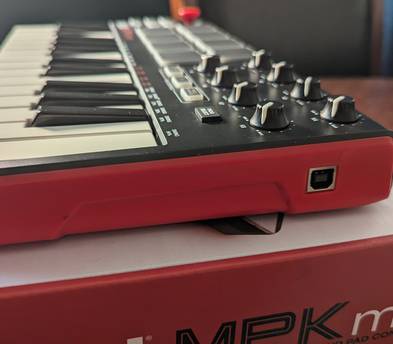 AKAI Pro MPK Mini MKII W/ Original Box - 25-Key Keyboard, 8 Backlit Performance Pads, 8-Assignable Q-Link Knobs & A 4-Way Thumbstick