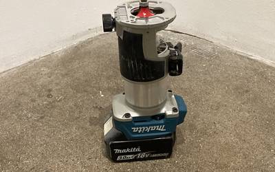 Makita Cordless Portable Router with 7 Bit Set