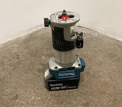 Makita Cordless Portable Router with 7 Bit Set