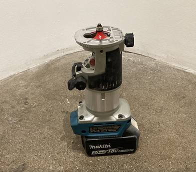 Makita Cordless Portable Router with 7 Bit Set