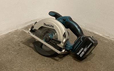 Makita Cordless Circular Saw with Battery and Charger