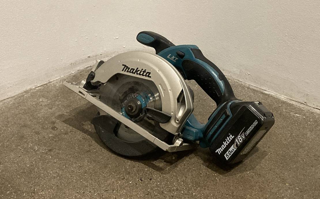 Makita Cordless Circular Saw with Battery and Charger