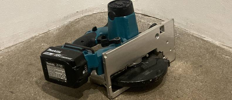 Makita Cordless Circular Saw with Battery and Charger