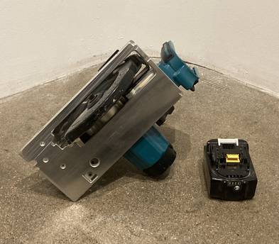 Makita Cordless Circular Saw with Battery and Charger