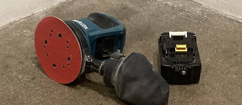 Makita Cordless Portable Orbital Sander with Battery and Charger