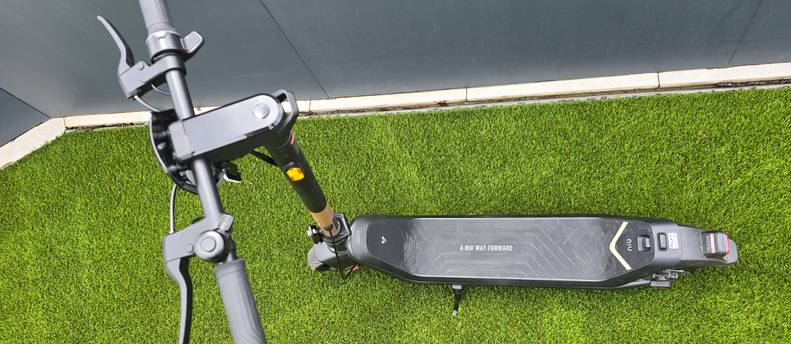 NIU KQi3 Pro Electric Kick Scooter