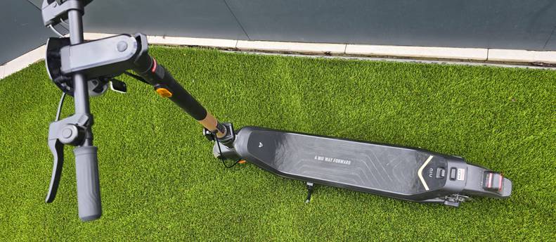 NIU KQi3 Pro Electric Kick Scooter