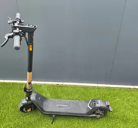 NIU KQi3 Pro Electric Kick Scooter