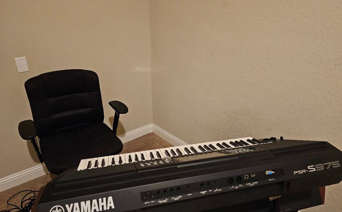 YAMAHA PSR S975 PIANO