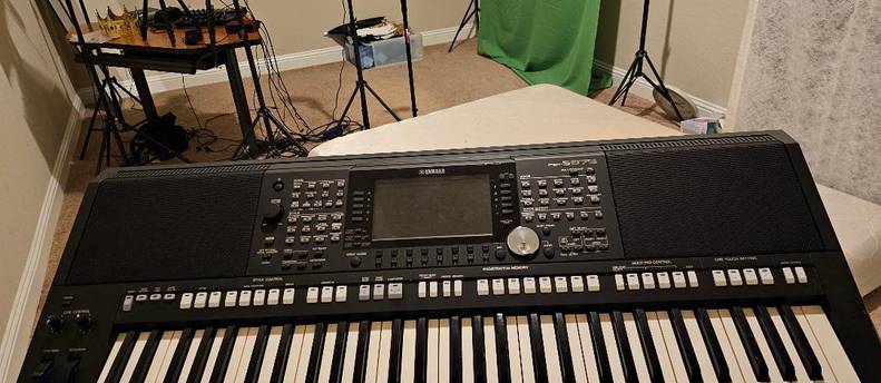 YAMAHA PSR S975 PIANO