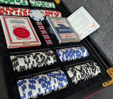 Pro poker set (200pc) - heavyweight 14g casino clay chips + cherry wood case