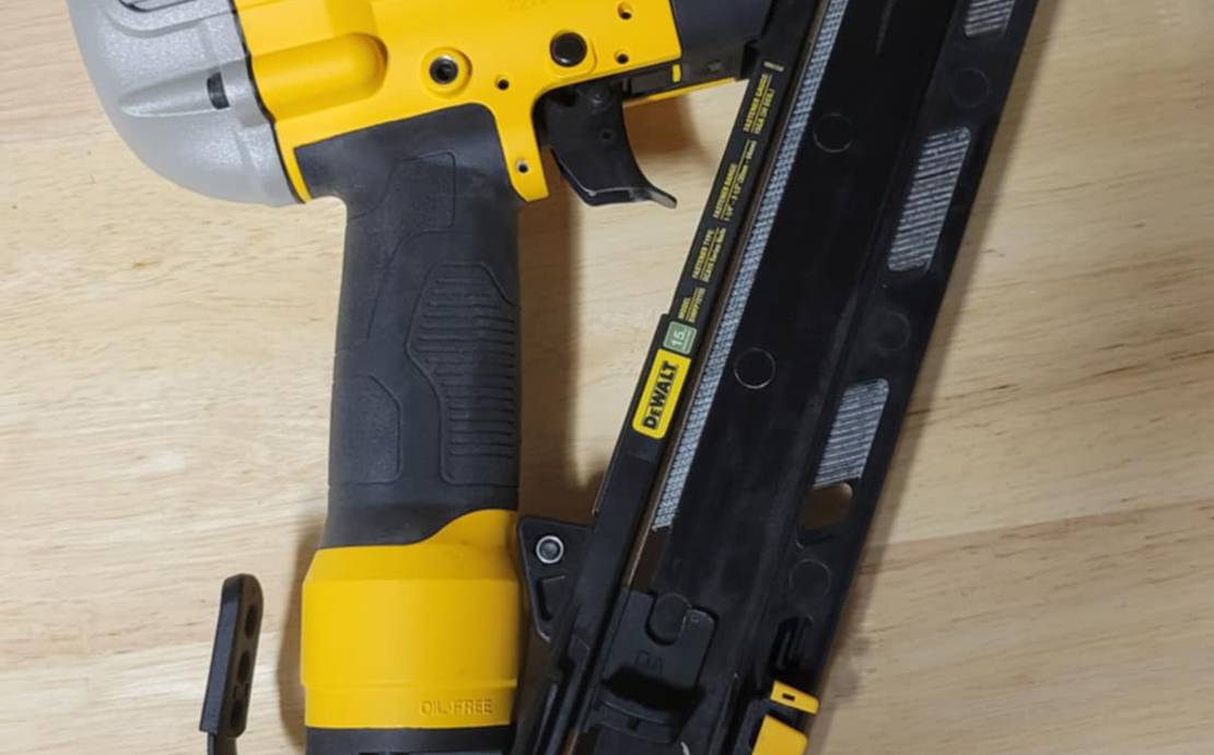 🔨 DEWALT 15-Gauge Finish Nailer (DWFP72155) – Heavy-Duty Trim & Molding Power!