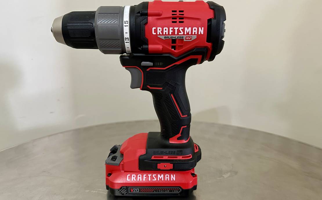 Cordless drill/driver with drill bits and extra battery