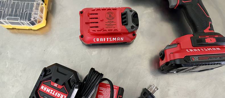 Cordless drill/driver with drill bits and extra battery