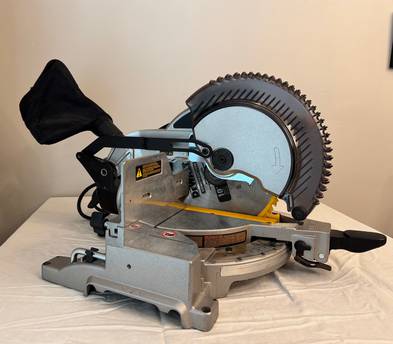DEWALT DW713 10 In. Portable Compound Miter Saw
