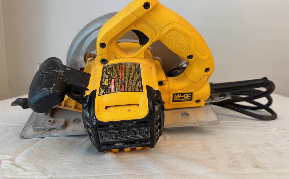 DEWALT 7-1/4-Inch Circular Saw (DWE575)